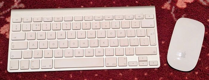 Apple Wireless Keyboard & Mouse