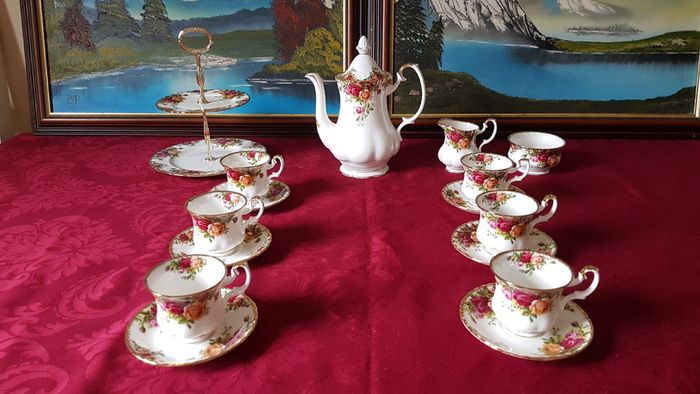 17 Piece Royal Albert Old Country Roses Bone China Gold Gilt Coffee Set With Two Tier Cake Stand For 6 Person Setting Made In England