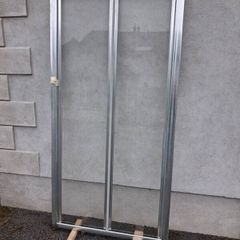 Bifold shower door