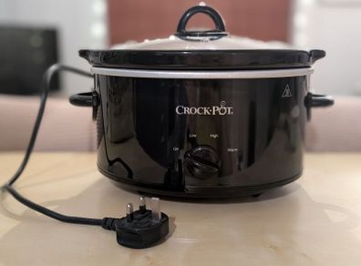 Slow cooker