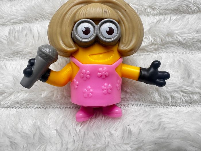 2019 Singer Mom approx. 5.5 cm. McDonald's Minion Action Figure Despicable Me Rise of Gru Used Please see photos