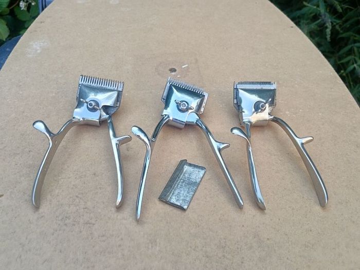 3 x Vintage Hand Hair Clippers
