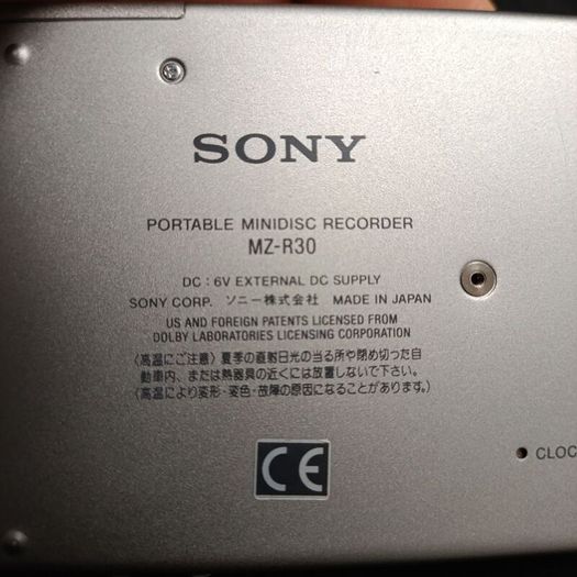 Sony MZ-R30 MiniDisc player from 1997