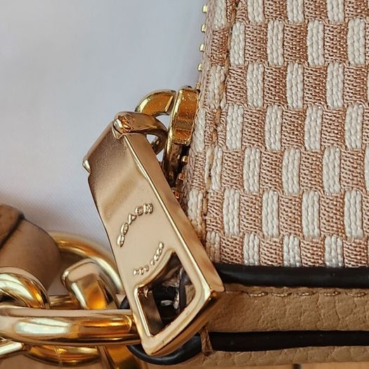 coach handbag (authentic)