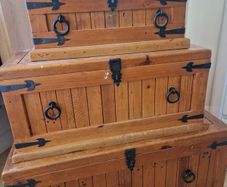 Set of solid pine chest box