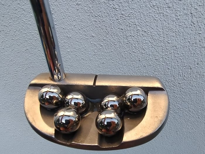 Putting with Balls