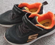 boy's Skechers shoes. Size 9.5/27