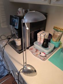 Adjustable desk lamp