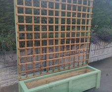 Wooden Planter with Trellis