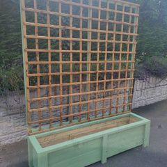Wooden Planter with Trellis