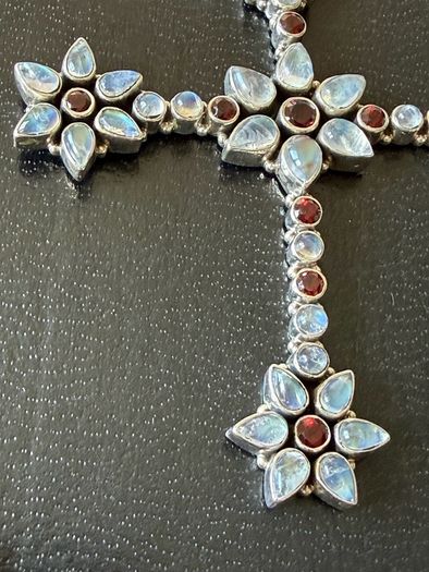 silver necklace cross