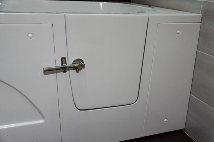 Amber walk in bath, full length, side door, low entry level