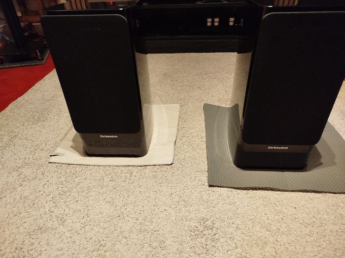 Dynaudio Countour 20i high gloss Black.
