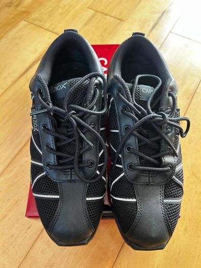 Capezio dance shoes size 6