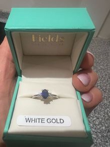diamond / saphire ring