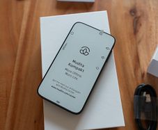 Mudita Kompakt - Minimalist E-ink Phone