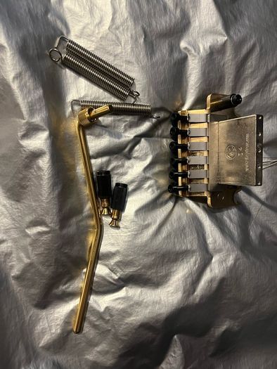 Floyd Rose FRT 1000 Original Tremolo bridge system gold fits Jackson esp charvel Ibanez fender Stratocasters BRAND NEW electric guitar parts accessories