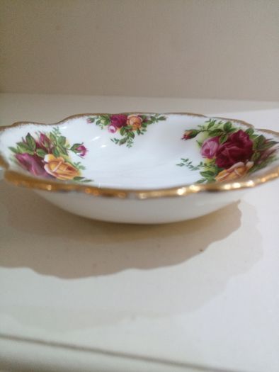 SHELL SWEET DISH Royal Albert Old Country Roses Bone China