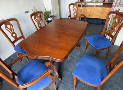 Extendable Table and Chairs