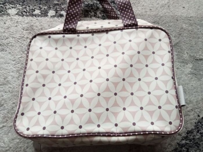Victoria Green Hanging Wash Cosmetic Bag