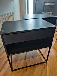 2 bedside tables