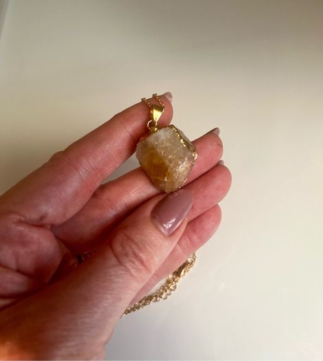 Costume necklace with stone pendant