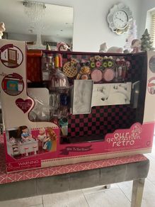our generation diner new in box - pack of accessories open as per pics