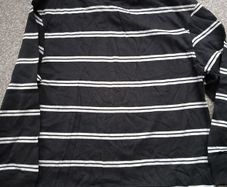 New.M&S boy's long sleeve top. Age 7/8