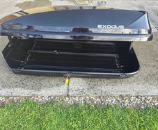 Exodus 470L roof box and bars