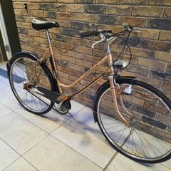 retro ladies bike( can deliver)