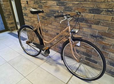 retro ladies bike( can deliver)