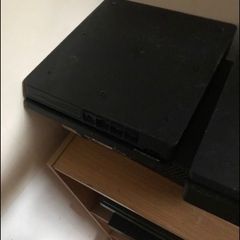 2 PlayStation 4s