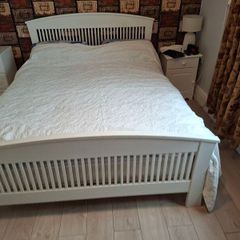 5ft 6 wooden frame double bed