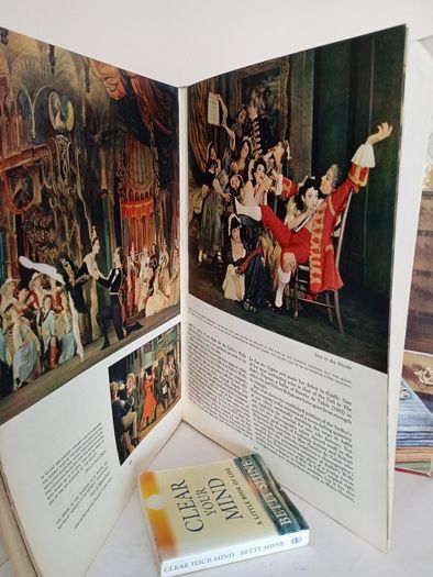 Future Books: Industry, Government, Science, Arts, Volume II The Stage is Set Edited by Marjorie Bruce Milne (GT470)