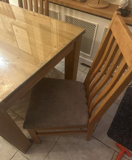Solid Oak Table And 6 Chairs.