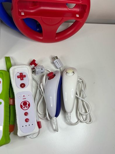 Nintendo Wii Console Bundle with 14 Games