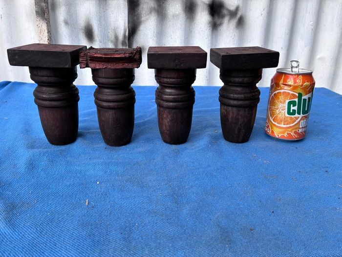 4 furniture legs