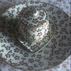 Nicholas Mosse Irish Rose Lidded Jar and Heart Plate