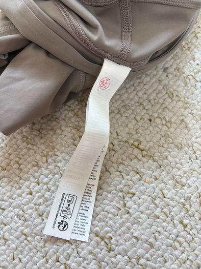 Lululemon shorts / pockets/ dots / UK 8