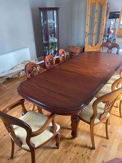 Mahogany Dining Table & 8 Chairs