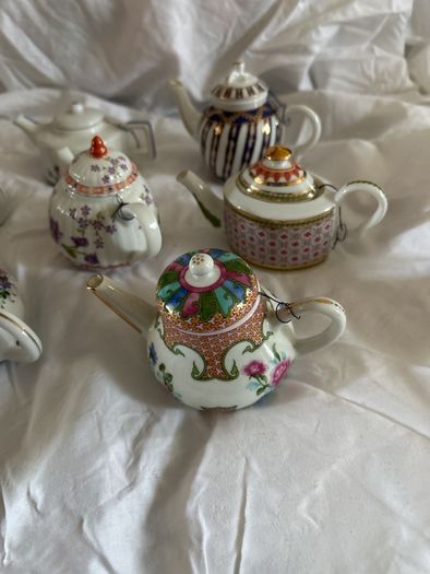 teapots mini size porcelain The Minature teapot collection