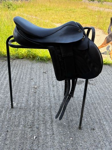 Jumping saddle