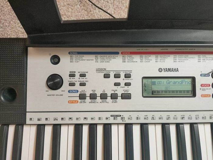 Yamaha YPT-260 Keyboard