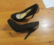 Black suede    size 5