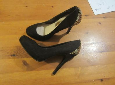Black suede    size 5