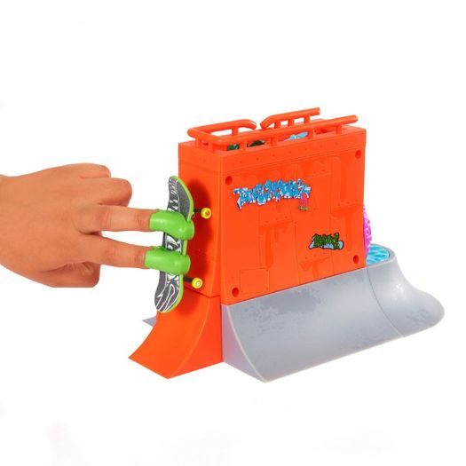Hot Wheels Skate Aquarium Skatepark playset