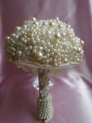 Custom made luxury pearls  bouquet handmade crystal ivory brooch