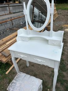 vanity table