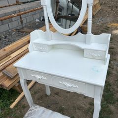 vanity table