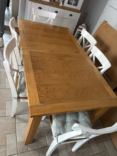 table & chairs